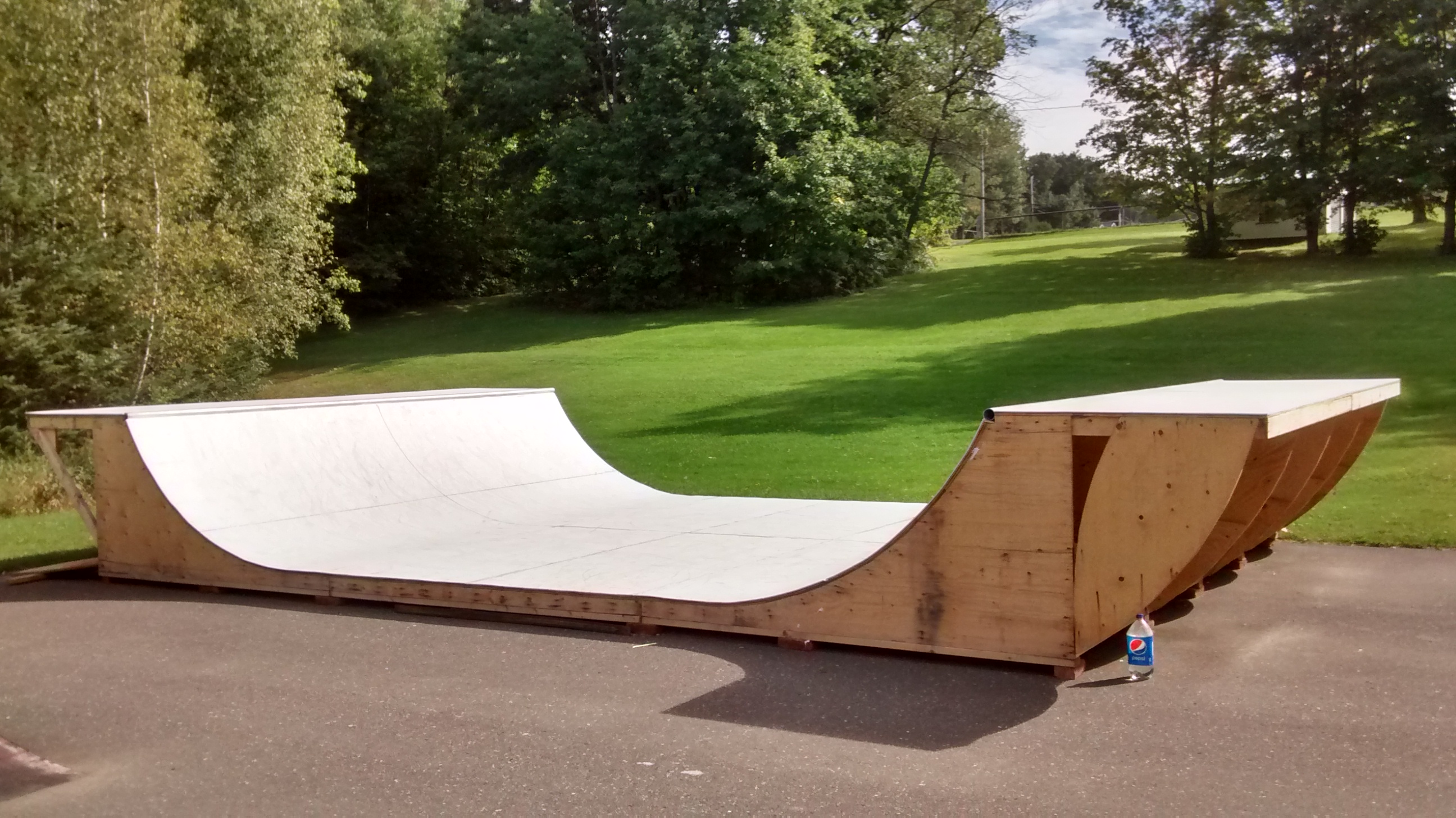 &copy; Maison des jeunes de Waterville - Inauguration de la nouvelle rampe au skate park de Waterville - 9 octobre 2015!